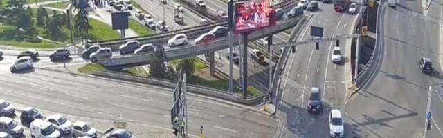 Kolaps u Beogradu: Vozila mile preko ključnih poteza, ovde je najgore! (FOTO)