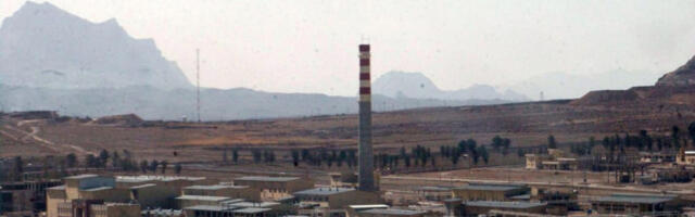 Иран наводно гради барикаде око нуклеарног постројења