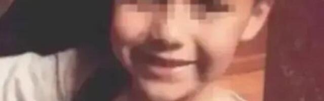 MAJKA MUČILA SINA (10) ZAJEDNO SA SVOJIM DEČKOM DOK NIJE UMRO! Bičevali ga KAIŠEM, terali da KLEČI NA PIRINČU