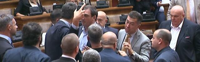 Bura u Skupštini: Zamalo došlo do tuče