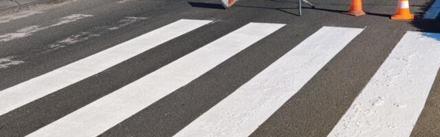 Obeležavanje horizontalne signalizacije na više lokacija u gradu