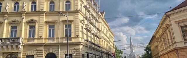Skela na zgradi Narodnog muzeja se ljuljala pod naletima vetra