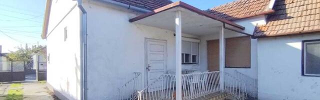 FOTO: Trosobna kuća na Bagljašu za 52.000 evra – zanimljiva je iz nekoliko razloga