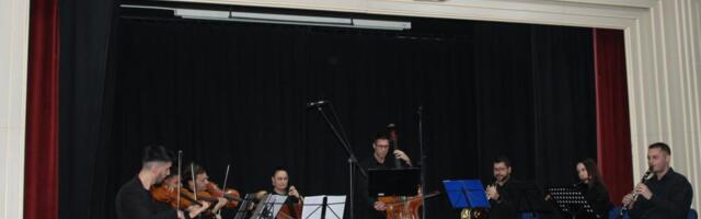 SRPSKA DVORSKA MUZIKA U KRUŠEVCU Ansambl "Čuvari tradicije" održao veličanstven koncert (FOTO)