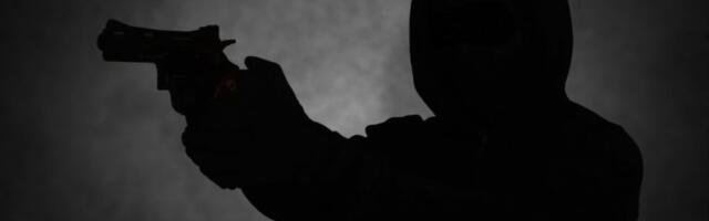 FILMSKA SERIJA PLJAČKI NA PALILULI! Naoružani razbojnik upao u tri radnje i brzinom svetlosti oteo pare!