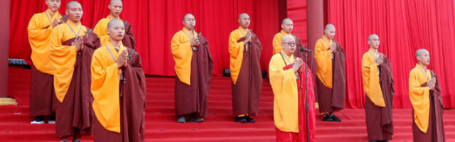 Први хуманоидни робот будиста хода и разговара уз помоћ четбота