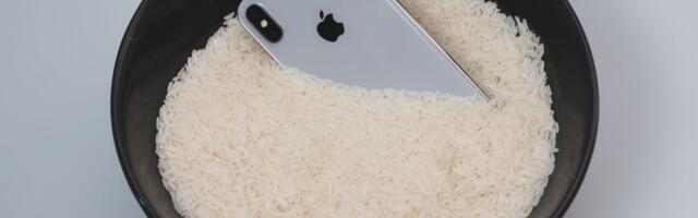 Stavili ste telefon u pirinač jer se pokvasio? Upravo ste ga dokrajčili, evo šta zapravo treba da uradite