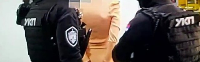 U MINIĆU I BEZ BRUSA! OVAKO SU PRIVEDENE MIMI ORO I TIJANA AJFON! U Hit tvitu prikazani nikad viđeni snimci u vezi sa klanom Velje Nevolje! /VIDEO/