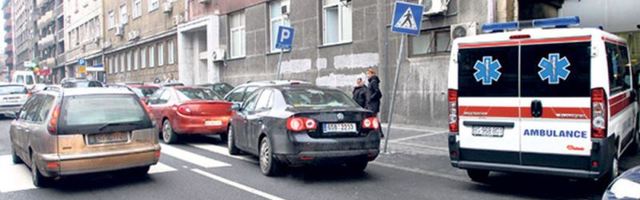 Porođaj ispred porodilišta Narodni front: Zahvaljujući lekaru koji je naišao, Marija je rodila zdravog dečaka