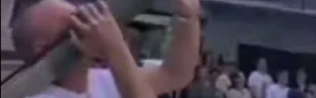 LUDILO Zoljom gađao jabuku na srpskoj svadbi (VIDEO)