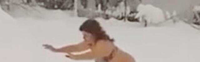 CARICA Čisti sneg u kupaćem! (VIDEO)