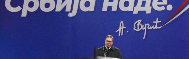 Veliki fijasko Aleksandra Vučića: Mokri i smoreni u autobusu