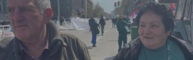 "DOŠLI SMO DA PODRŽIMO PREDSEDNIKA" Bračni par došao na svenarodni skup - ovo je njihova poruka (VIDEO)