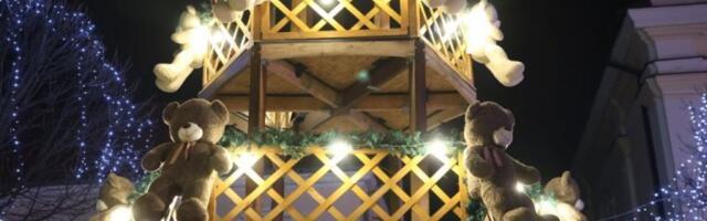 ZEMUN ZABLISTAO PRAZNIČNOM MAGIJOM Ledena pista, praznični mirisi i Zemunska bajka u centru pažnje! (FOTO)