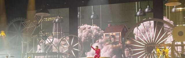 Strazbur na nogama: Mika spojio energiju, falset i scenski šarm