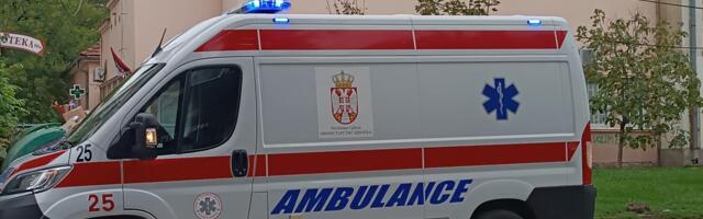 STRAVIČNA SAOBRAĆAJKA U KRAGUJEVCU, POGINULA JEDNA OSOBA: Više povređenih hitno prebačeno u bolnicu, tri vozila učestvovala u udesu