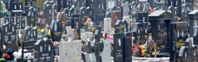 "Umro mi je otac! Video sam ga posle 30 godina u mrtvačnici": Saznao da je beskućnik, u kesi mu predali 2 brijača i 3 evra, a on mu nad grobom šapnuo ovo!