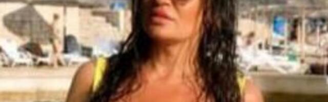 MAJKA ALEKSANDRE PRIJOVIĆ U BIKINIJU I BEZ TRUNKE ŠMINKE: U šestoj deceniji IZGLEDA KAO AVION, svaka čast (FOTO)