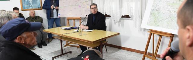 Vucic with „prepared“ people in western Serbia; Protesters: They’re sold souls