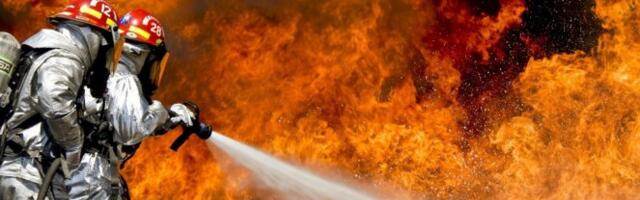 POŽAR U CENTRU BEOGRADA! Gori stan na trećem spratu u soliteru na Lionu!