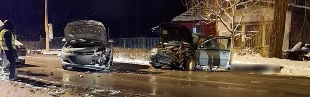 Muškarac poginuo u sudaru automobila