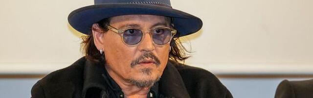 DžONI DEP POTPUNO NEPREPOZNATLjIV: Fotografija glumca sa sedom bradom i kosom obišla svet (FOTO)