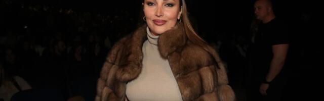 KOŽNA SUKNJA, ROLKA I SKUPOCENA BUNDA! Prija sija na koncertu Emine Jahović, evo kako izgleda tri meseca posle porođaja: Sve oči uprte u nju (FOTO)