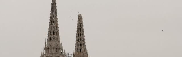 Tiktoker se u ponoć popeo na toranj katedrale u Zagrebu: Snimak uživo prenosio na mreži