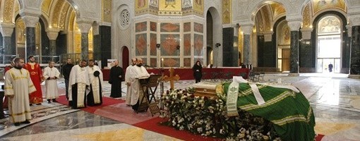 U Hramu Svetog Save u toku je bogosluženje posle kojeg će biti sahranjen patrijah Irinej