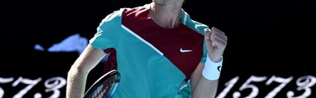 ŠAPOVALOV BOLJI OD CICIPASA: Velika pobeda za Kanađanina