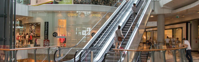 Полиција проверава дојаве о бомбама