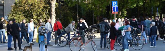 Građani danas blokirali raskrsnicu u Novom Sadu: Zahtevaju slobodu za pritvorene aktiviste