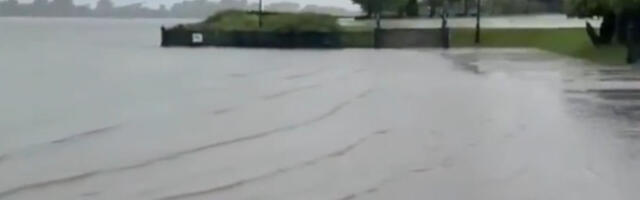 Pukla brana u Rusiji: Hitno se evakuiše stanovništvo, voda sve brže nadire (VIDEO)