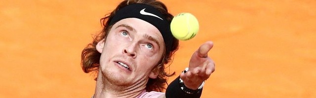 Pad još jednog favorita na Rolan Garosu, Štruf izbacio Rubljeva