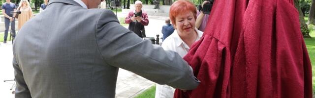 Otkrivena bista najpoznatijoj pesmopojki Vranja: Karamingina večnost FOTO/VIDEO