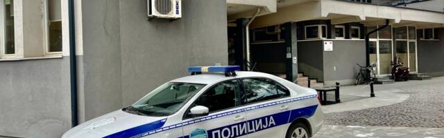 Zaustavili bmw i pogledali ispod suvazačkog sedišta kad tamo – preko kilogram droge: Dvadesetdvogodišnji Užičani uhapšeni i određeno im zadržavanje