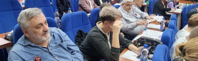 Odbornica Mirjana Perišić krije lice od kamere Jugmedie?