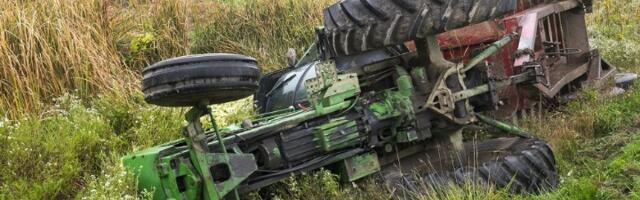 Nesreća kod Valjeva: Muškarac poginuo kada se prevrnuo traktor