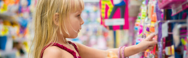 OPASNOST POD JELKOM! Štetne hemikalije u igračkama za decu