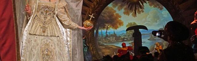 VENECIJA POD MASKAMA, KARNEVAL KOJI PRKOSI VEKOVIMA Pogledajte kako grad postaje pozorište na otvorenom, a raskošne maske i kostimi vidljivi na svakom koraku