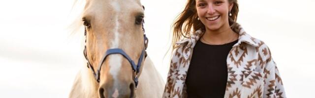 Ofarbala se, pa šokirala konja - snimak nasmejao milione ljudi (VIDEO)