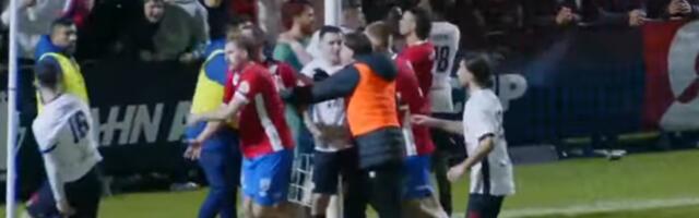 Strašna tuča fudbalera srpskog i albanskog kluba! /VIDEO/