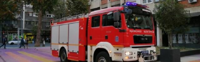 Požar na Tošinom bunaru: Povređena jedna osoba
