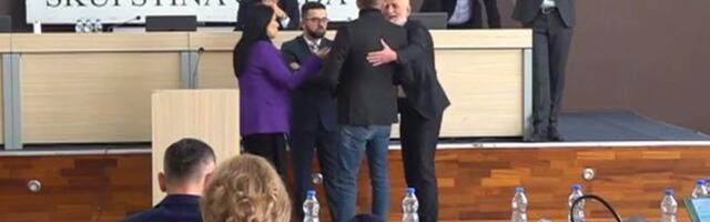 Odbornici SPP-a spriječili da dođe do većeg incidenta i fizičkog obračuna u Skupštini grada