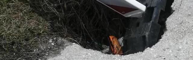 Hoće li rupa u kragujevačkom naselju Maršić uskoro da „proguta“ neki automobilski točak