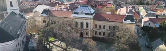Podrška profesorima Jovine gimnazije: Roditelji i đaci okupljeni ispred Mašinske škole