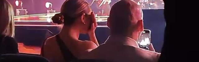 Tea Tairović ljubila muža, pa počela da LIJE SUZE, a onda je ustala i pred svima pokazala kako ga zavodi!