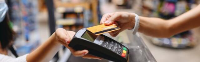 NIKADA NE IZLAZITE IZ KUĆE BEZ KEŠA! Finansijski stručnjaci upozoravaju: Plaćanje karticom u OVIM situacijama je čista greška, evo kako vas varaju!