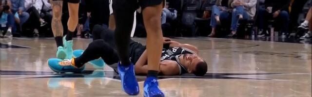 Ovo je trenutak kada je Vembanjama napustio teren nakon udarca