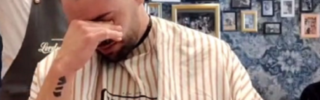 Berberin se ošišao kako bi pružio podršku drugu: Prijatelj sa rakom bio je dirnut gestom i uplakan gledao šta se dešava oko njega